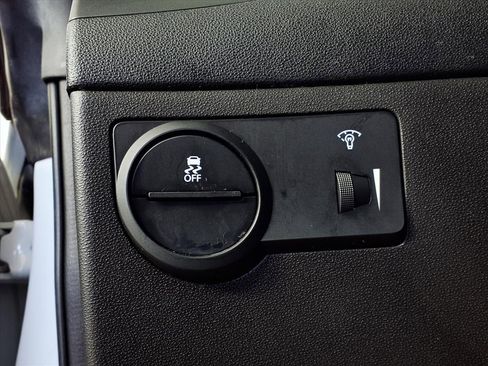 Used 2015 Hyundai Genesis 3.8 image 12