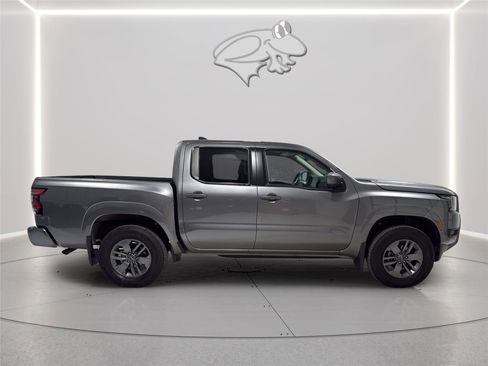 Used 2025 Nissan Frontier SV w/ Tow Package AWD/4WD image 7