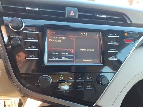 Used 2018 Toyota Camry LE image 18