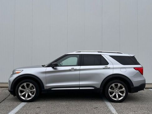 Certified 2020 Ford Explorer Platinum w/ Premium Technology Package AWD/4WD image 2