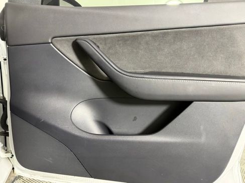 Used 2020 Tesla Model Y Long Range image 30