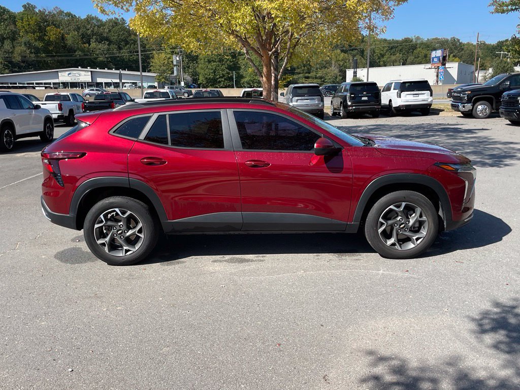 Used 2025 Chevrolet Trax LT w/ Driver Confidence Package FWD image 9