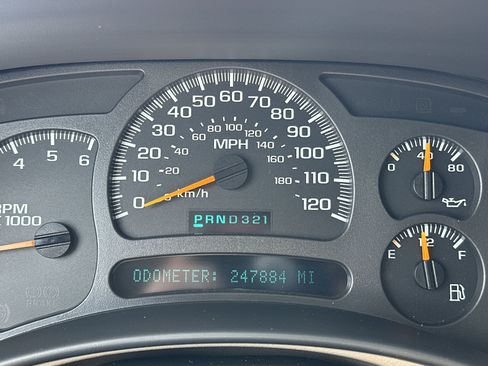 Used 2004 Chevrolet Suburban LT w/ Preferred Equipment Group RWD image 22