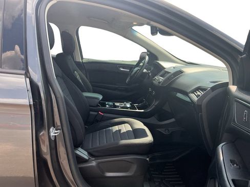 Used 2019 Ford Edge SE FWD image 22