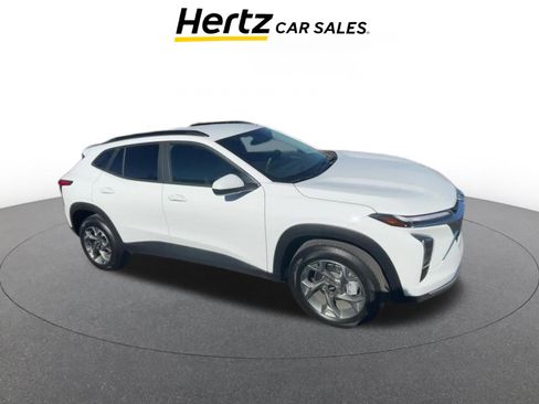 Used 2025 Chevrolet Trax LT image 1