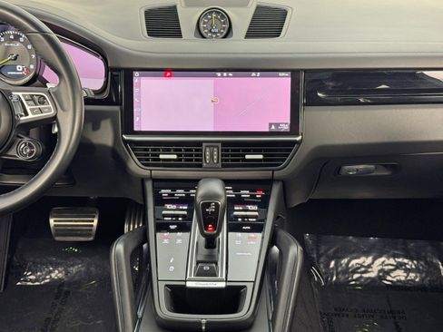 Used 2021 Porsche Cayenne Turbo S image 24