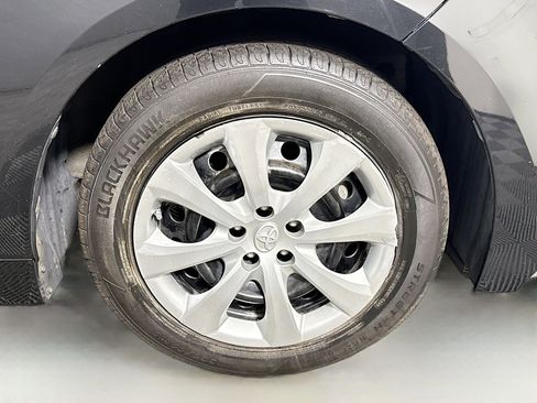 Used 2020 Toyota Corolla LE image 31