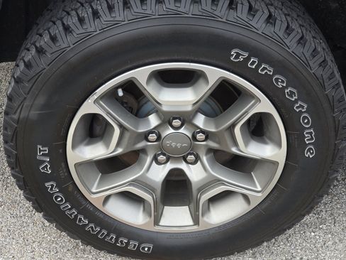 Used 2020 Jeep Cherokee Trailhawk w/ Cold Weather Group image 8