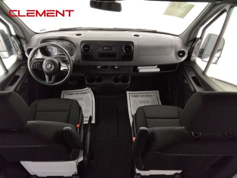 Used 2023 Mercedes-Benz Sprinter 2500 image 11
