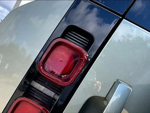 Used 2023 Land Rover Defender 130 SE image 29