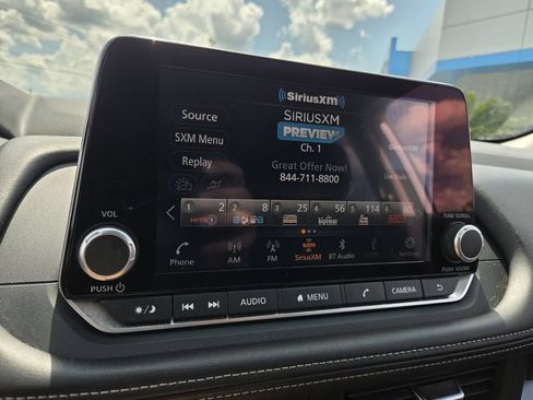 Used 2025 Nissan Rogue SV FWD image 26
