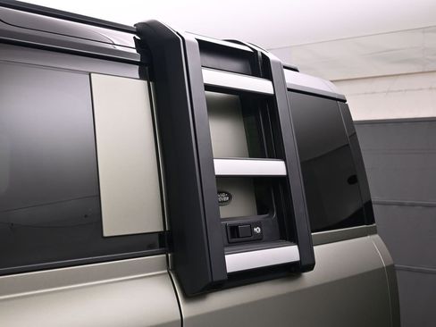 Used 2020 Land Rover Defender 110 HSE image 41