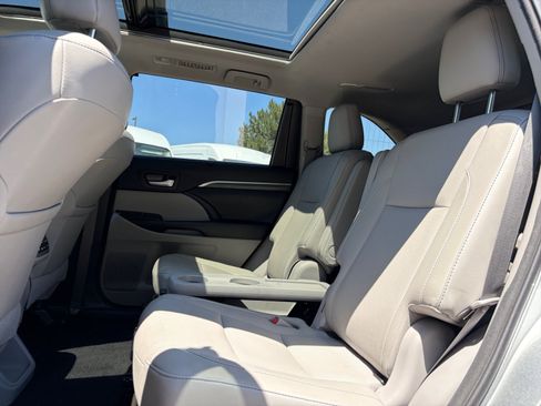 Used 2018 Toyota Highlander Limited Platinum AWD/4WD image 28