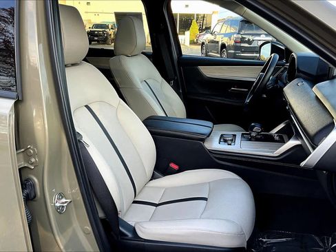 Used 2025 MAZDA CX-70 Plug-In Hybrid w/ Premium Pkg image 8