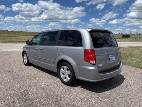 Used 2014 Dodge Grand Caravan SE w/ Quick Order Package 29E SE FWD image 3