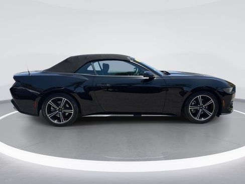 Used 2025 Ford Mustang Convertible RWD image 3