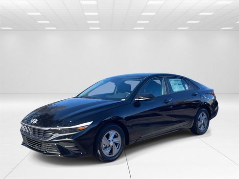 New 2026 Hyundai Elantra SE image 3