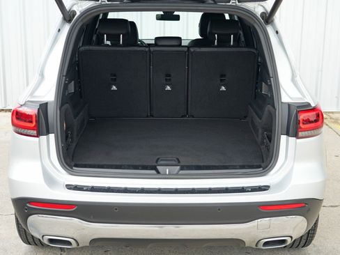 Used 2021 Mercedes-Benz GLB 250 4MATIC w/ Premium Package image 9