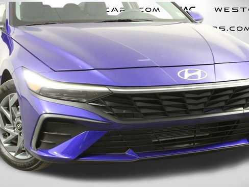 Used 2024 Hyundai Elantra SEL image 40