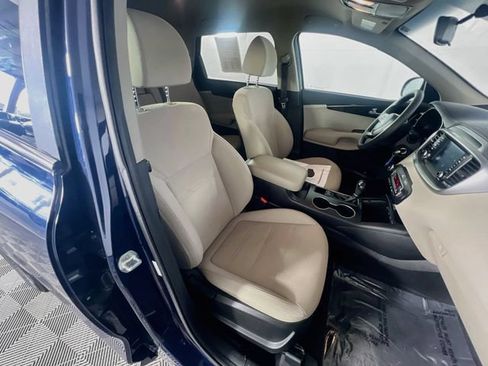 Used 2019 Kia Sorento AWD V6 image 30