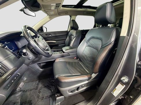 Used 2024 Nissan Pathfinder Platinum AWD/4WD image 23