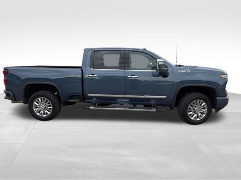 Used 2024 Chevrolet Silverado 2500 High Country w/ Technology Package AWD/4WD image 4