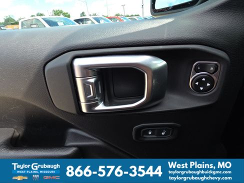 Used 2023 Jeep Gladiator Sport AWD/4WD image 15