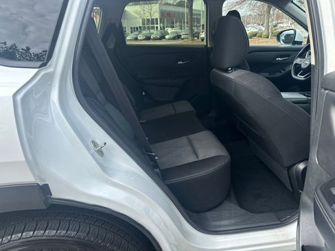 Used 2024 Nissan Rogue SV image 15