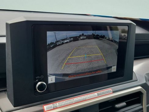 Certified 2025 Toyota Tacoma SR5 AWD/4WD image 17