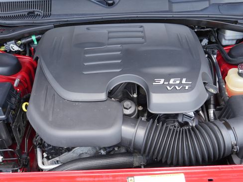 Used 2011 Dodge Challenger RWD image 10
