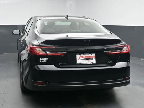 Used 2025 Toyota Camry LE image 6