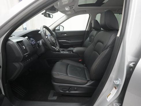 Used 2025 Nissan Pathfinder SL w/ SL Premium Package image 7