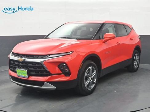 Used 2025 Chevrolet Blazer LT FWD image 3