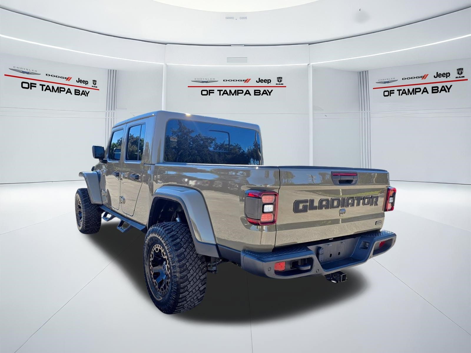 Used 2020 Jeep Gladiator Overland w/ Popular Equipment Package AWD/4WD image 4