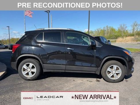Used 2019 Chevrolet Trax LT w/ LT Convenience Package AWD/4WD image 6