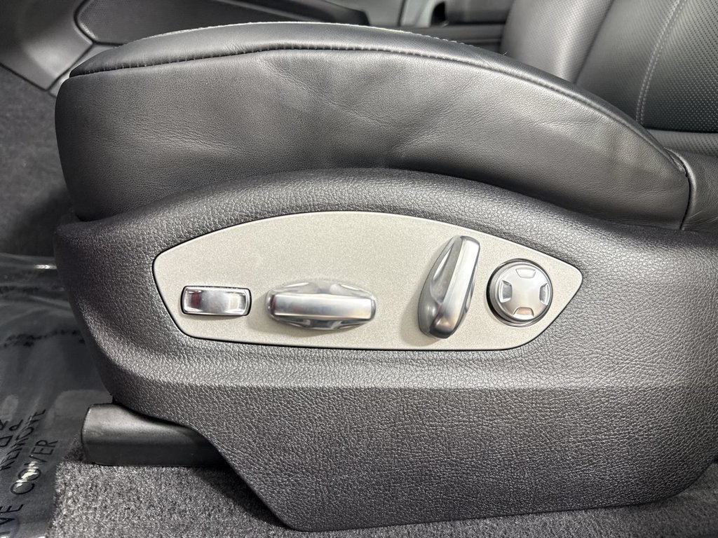Certified 2025 Porsche Macan AWD/4WD image 40