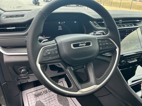 New 2025 Jeep Grand Cherokee Laredo image 10