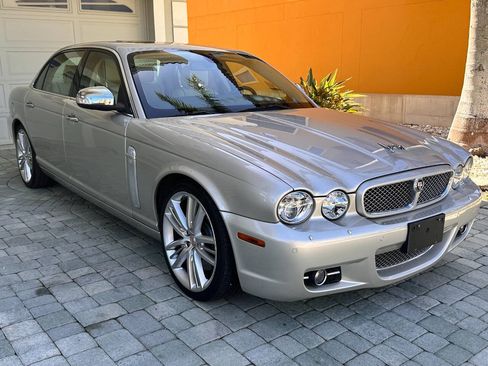 Used 2009 Jaguar XJ Vanden Plas Super V8 Portfolio RWD image 29