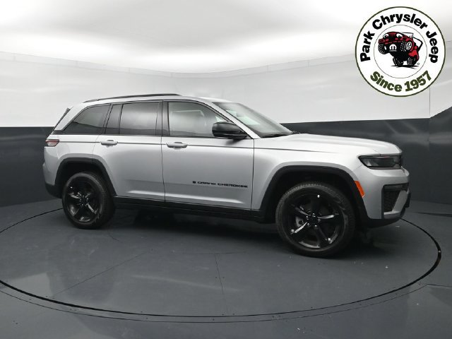 New 2026 Jeep Grand Cherokee Limited w/ Limited Altitude Package AWD/4WD image 1