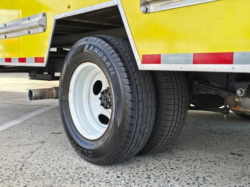 Used 2024 Ford E-350 and Econoline 350 Super Duty w/ Driver's Safety Package image 17