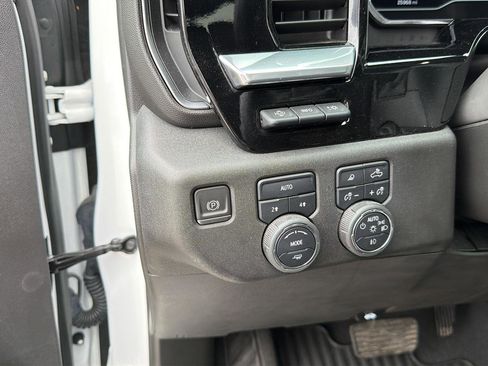 Used 2022 Chevrolet Silverado 1500 LTZ w/ LTZ Premium Package AWD/4WD image 11