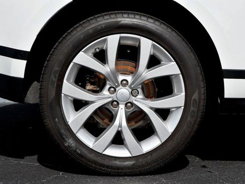 Used 2020 Land Rover Range Rover Evoque SE image 19