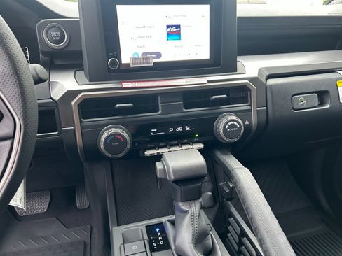 New 2026 Toyota 4Runner SR5 AWD/4WD image 17