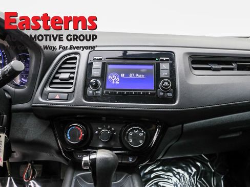 Used 2019 Honda HR-V LX image 12