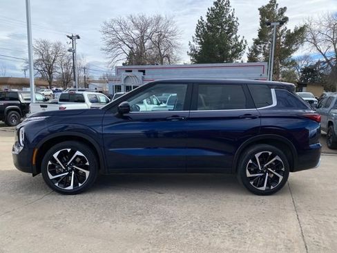 Used 2024 Mitsubishi Outlander SE image 2