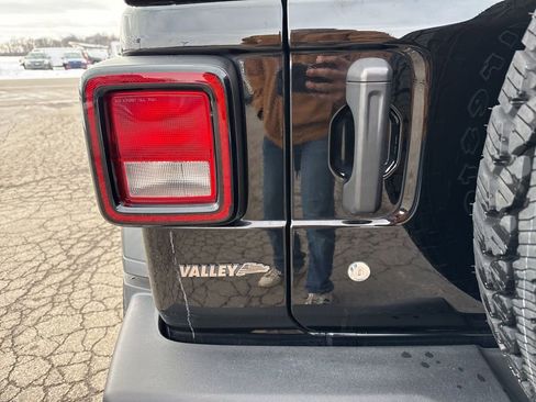 Used 2019 Jeep Wrangler Unlimited Sport S image 11