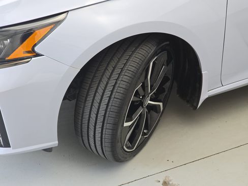Certified 2023 Nissan Altima 2.5 SR w/ SR Premium Package FWD image 33