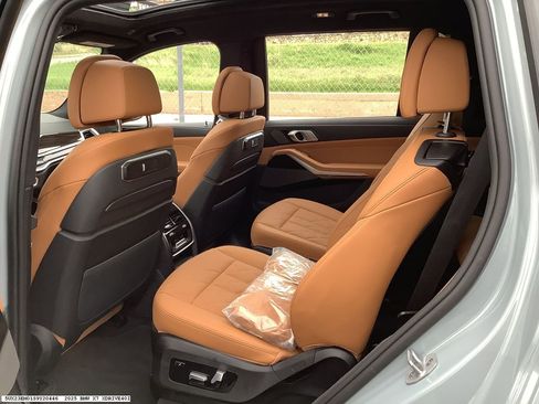 Used 2025 BMW X7 xDrive40i w/ M Sport Package image 13
