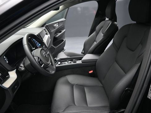 Used 2025 Volvo XC60 B5 Plus AWD/4WD image 9
