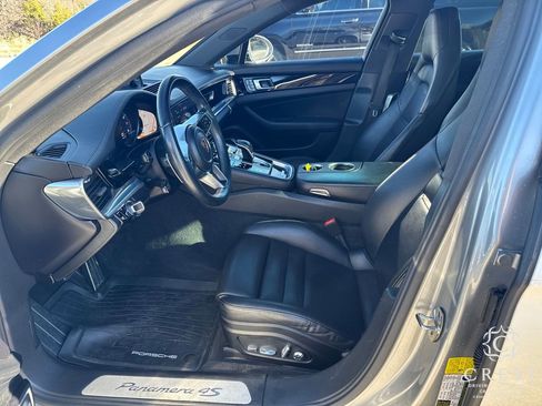 Used 2017 Porsche Panamera 4S image 8